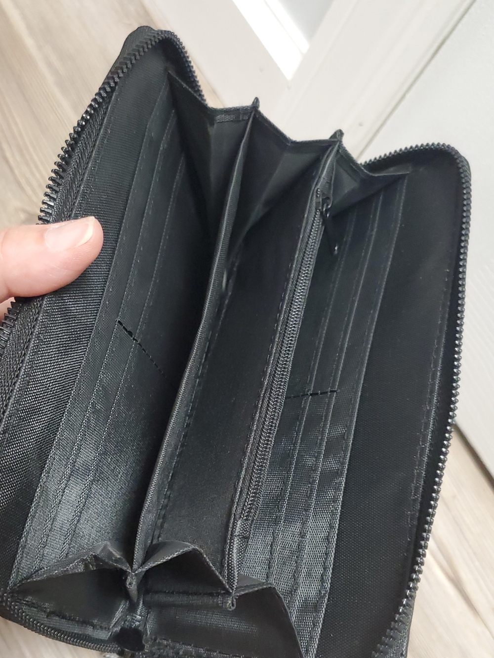 Mossimo Black Women's Zip-Around Wallet/phone Holder - Picture 3 of 4